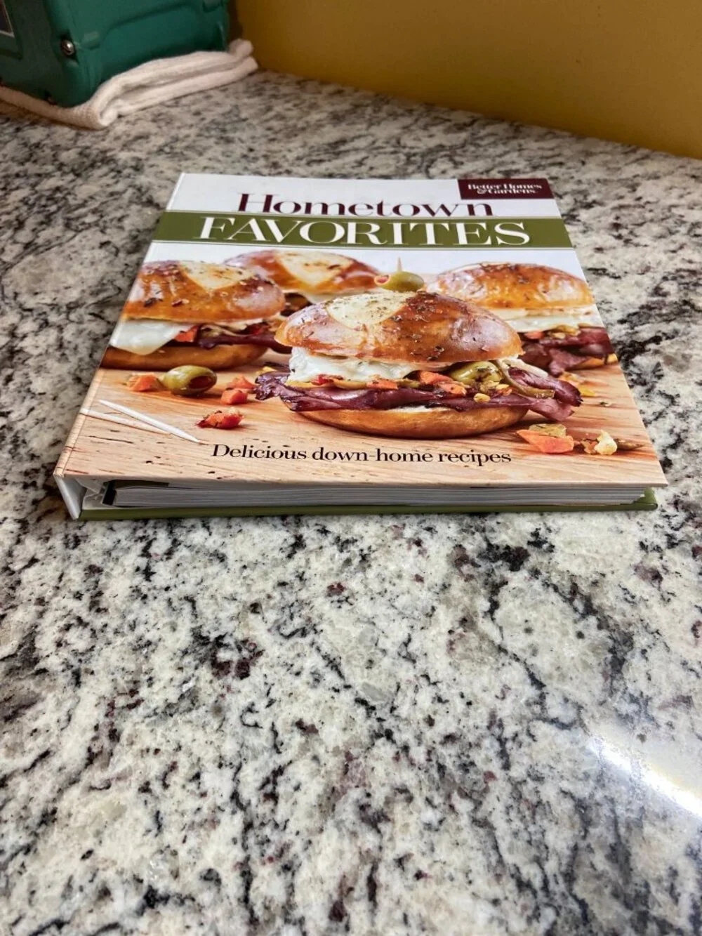 Better Homes & Gardens Hometown Favorites 2017 HC Recipe Cookbook Spiral
